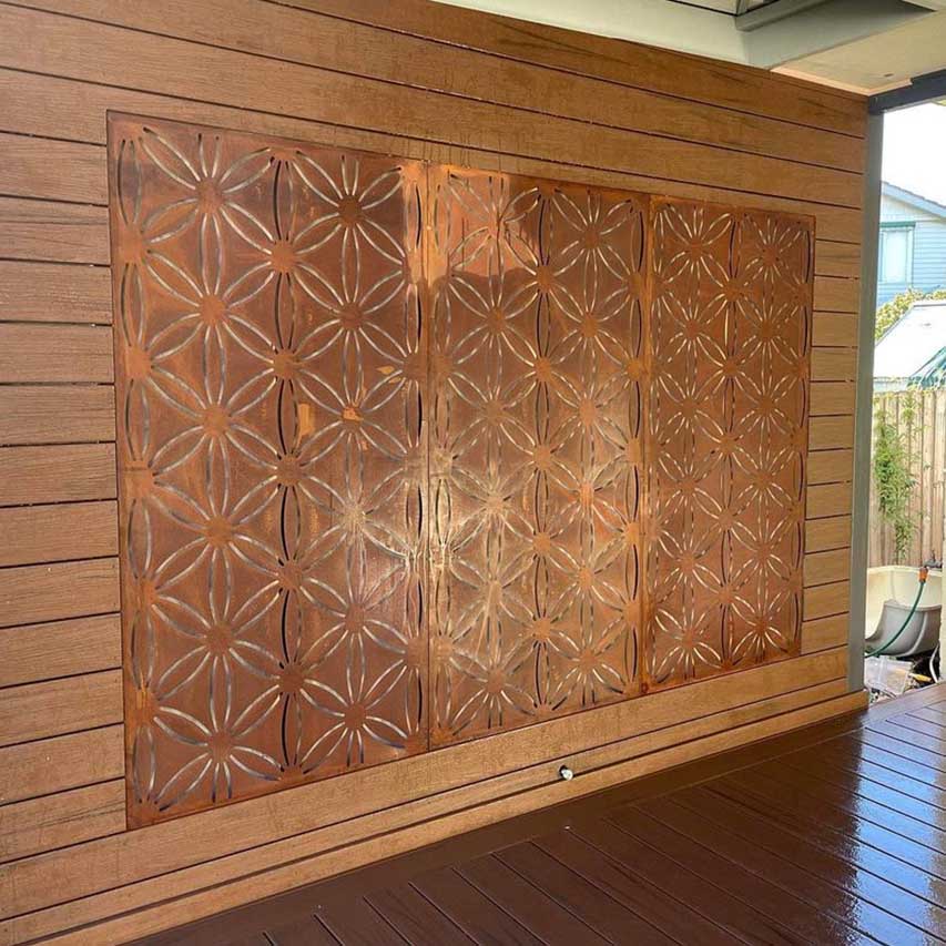 Rust Metal Budget Screen Daisy