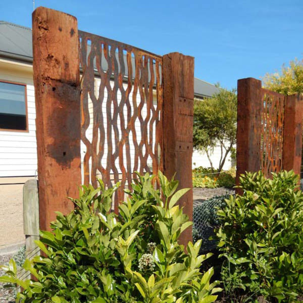 Rust Metal Privacy Screen: Vine