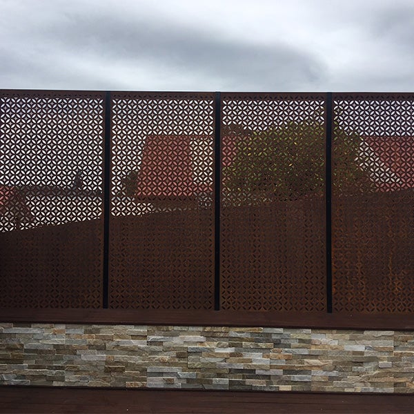 Extra Large Rust Metal Screen: Sazanka