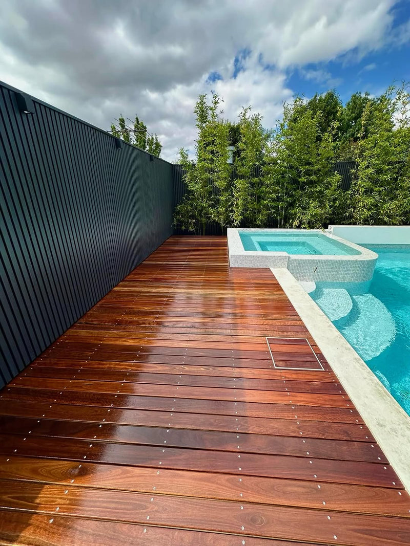 5 Modern Outdoor Screening Ideas for Australian Backyards